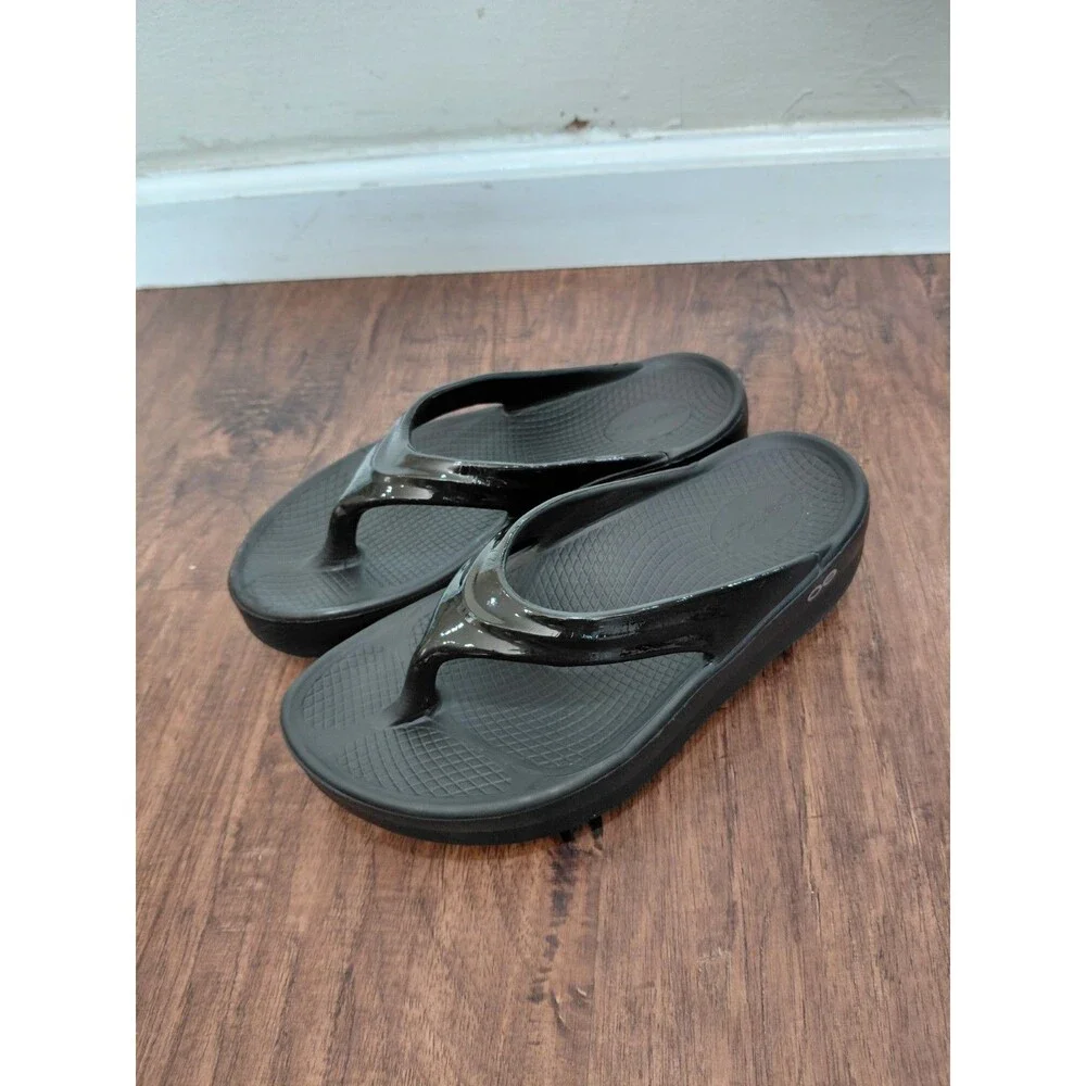 Authentic OOFOS Oomega Thong Women's Size 7 Lightweight Comfort Black